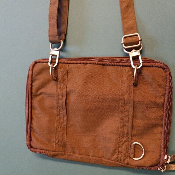 Baggallini Nylon Crossbody Travel/Organized Compact Bag Countrycore - Picture 8 of 9